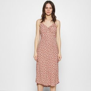 Abercrombie & Fitch Knot-Front Slip Midi Dress dusty pink dot (Medium)